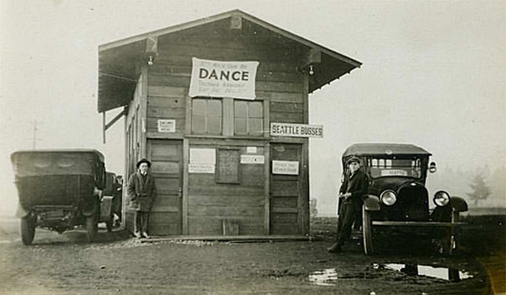 Camp Lewis bus station, 1918