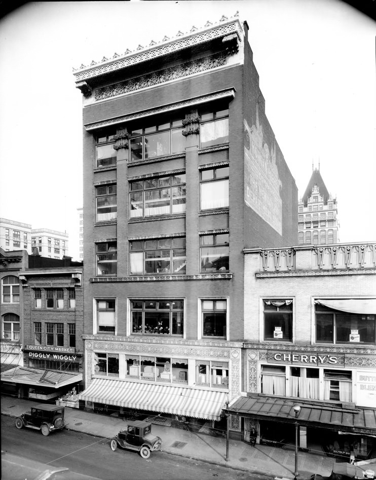 Front of Broadway Department Store, 1927