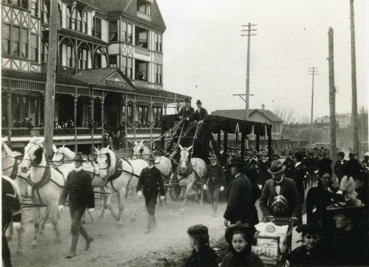 Funeral of unclaimed dead from Spanish-American War, 1900