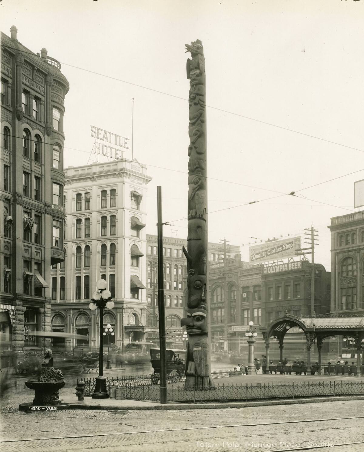 Totem pole, Pioneer Place, Seattle, 1900
