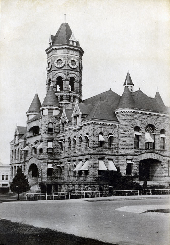 Old State Capitol building, 1900s