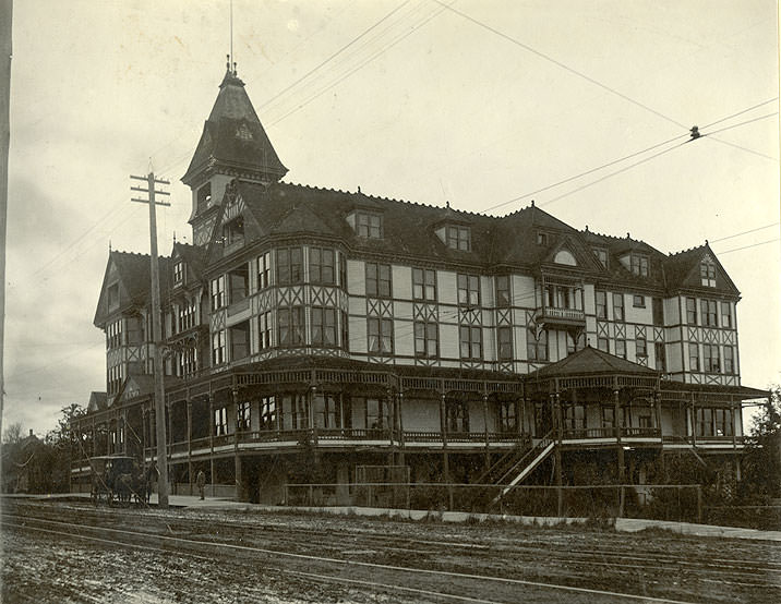 Olympia Hotel, 1904
