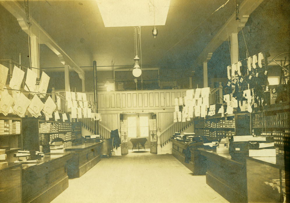 Harris Dry Goods Store, Olympia, 1906