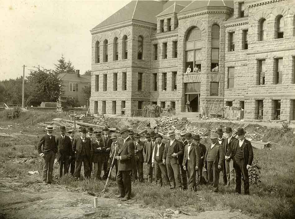 Breaking Ground for Annex to Old State Capitol Building. 1901