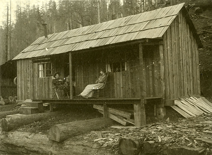 Fred and Iva Whitney Day at Bordeaux, 1900