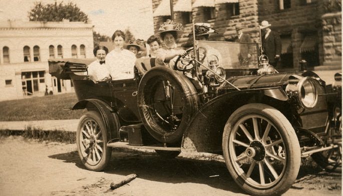 Young women of legislative session in Governor Hay's automobile, Olympia, 1909