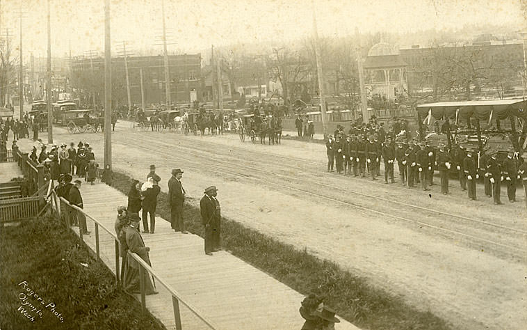 Soldiers Burial Day, Spanish American War, Olympia, 1900