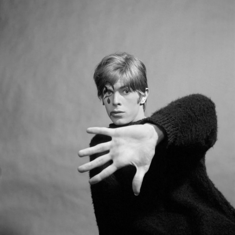 Fabulous Portraits of 20-Year-Old David Bowie in Mime-Like Poses, 1967