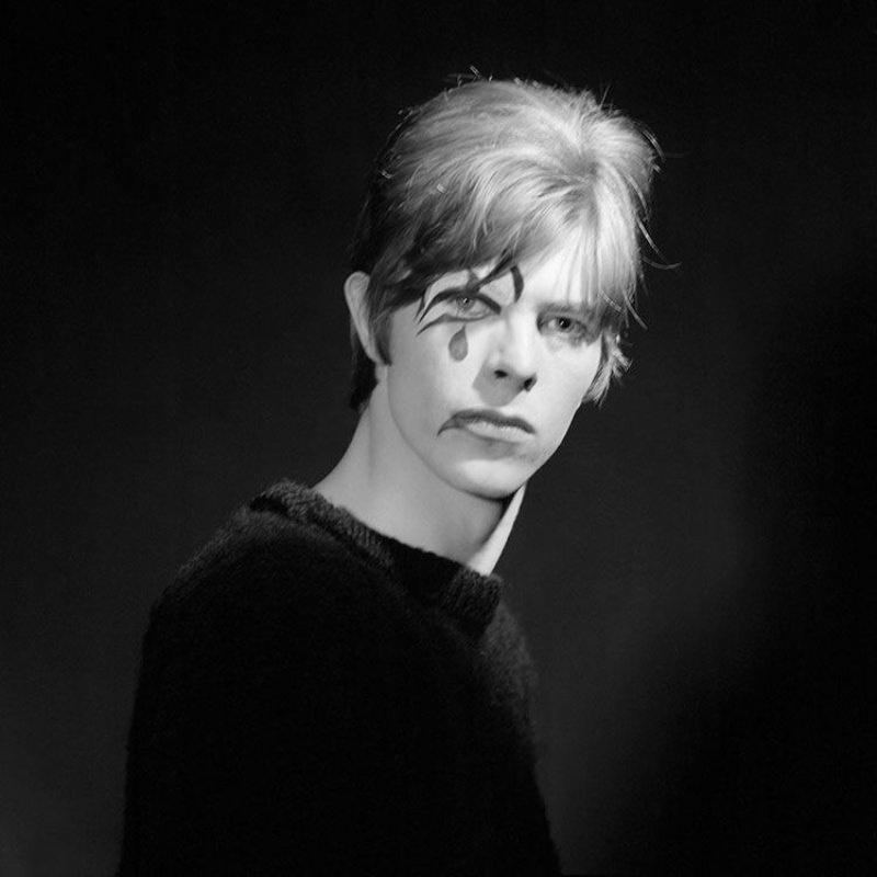 Fabulous Portraits of 20-Year-Old David Bowie in Mime-Like Poses, 1967