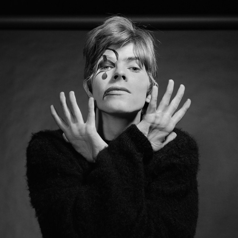 Fabulous Portraits of 20-Year-Old David Bowie in Mime-Like Poses, 1967