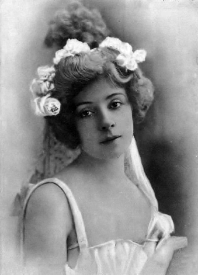 Amélie Diéterle: Life Story and Fabulous Photos of famous French actresses of the Belle Époque