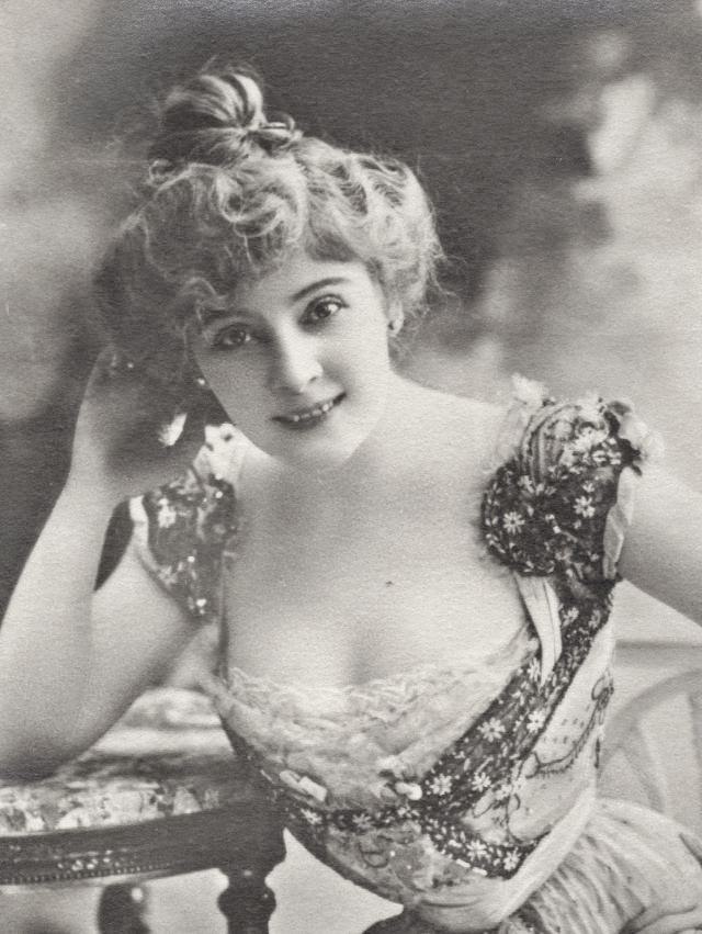 Amélie Diéterle: Life Story and Fabulous Photos of famous French actresses of the Belle Époque