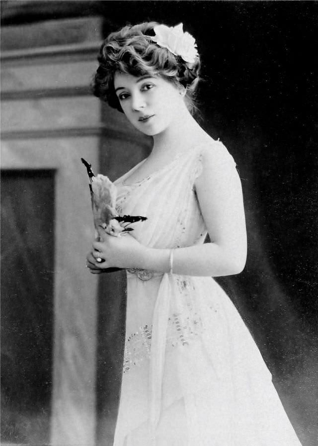 Amélie Diéterle: Life Story and Fabulous Photos of famous French actresses of the Belle Époque