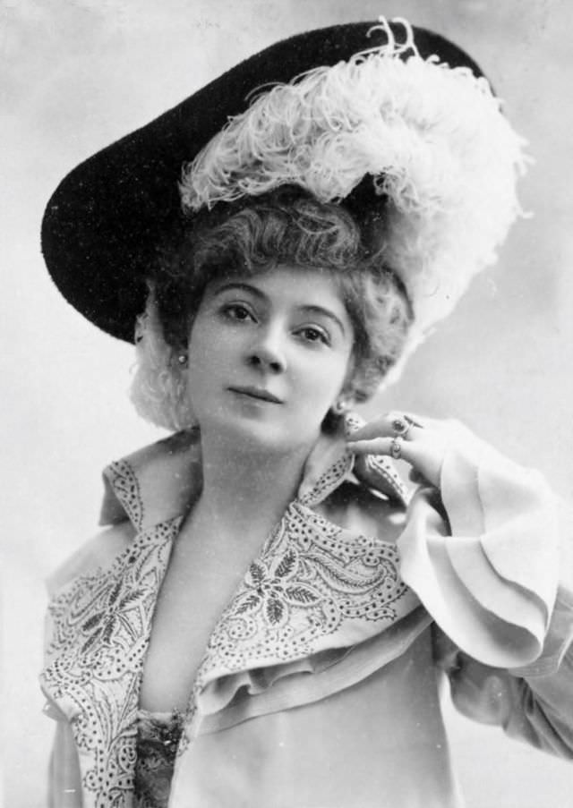 Amélie Diéterle: Life Story and Fabulous Photos of famous French actresses of the Belle Époque