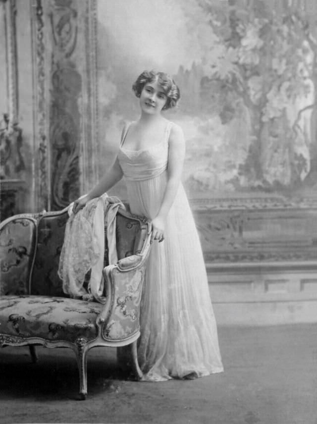 Amélie Diéterle: Life Story and Fabulous Photos of famous French actresses of the Belle Époque