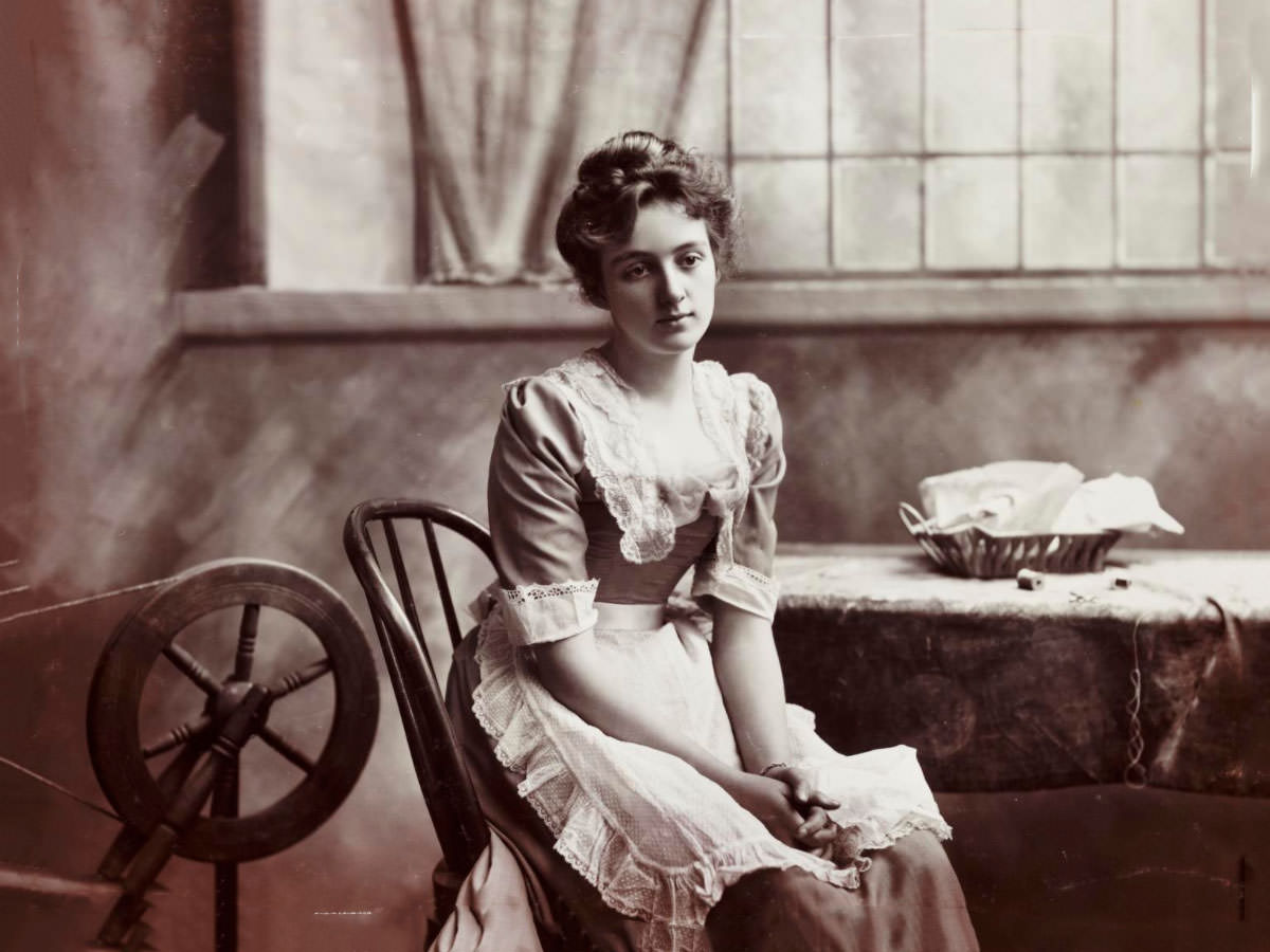 Spectacular Portraits of American Women at the Turn of the 20th Century by James Arthur