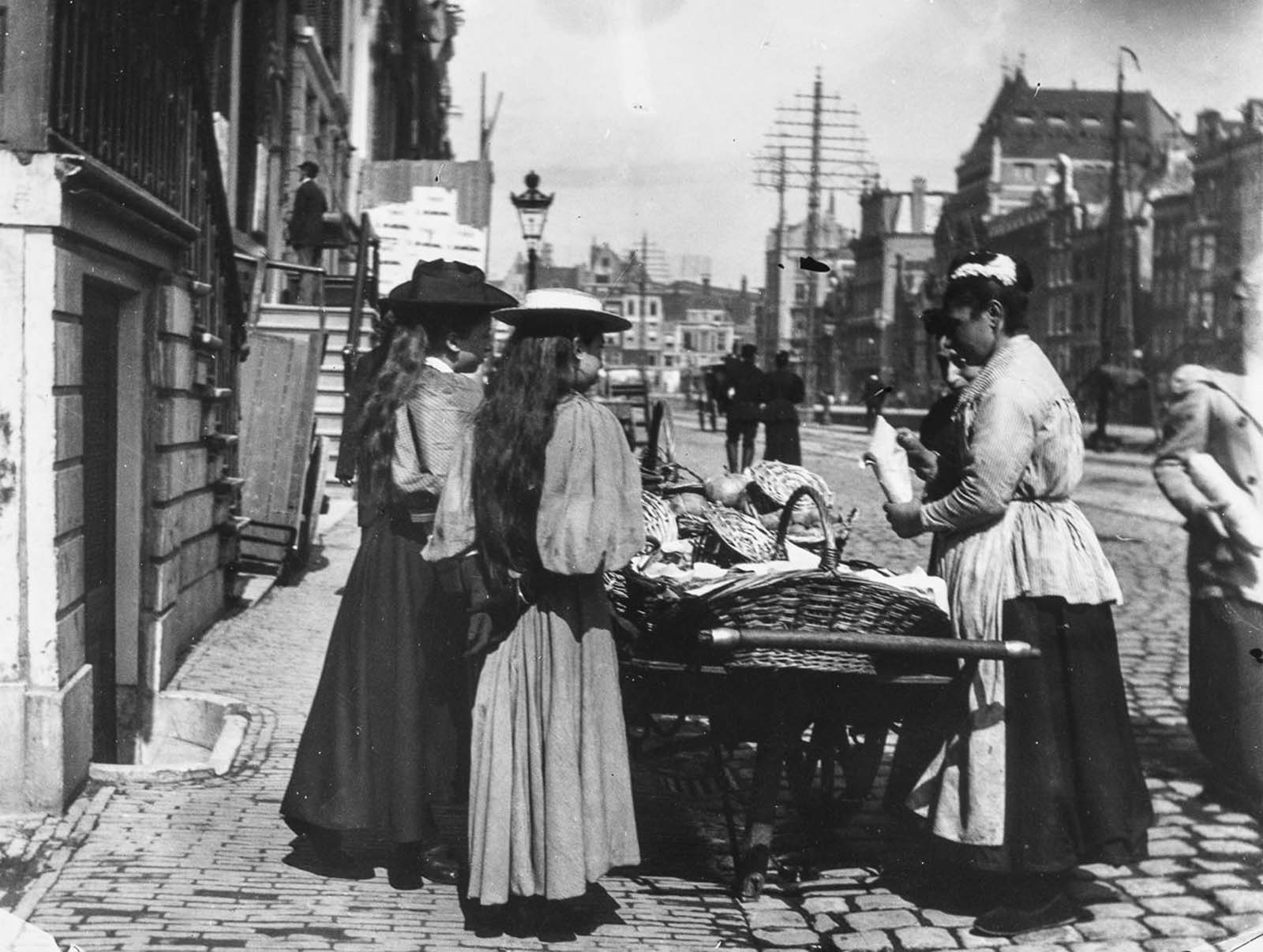 A street vendor on the Rokin.