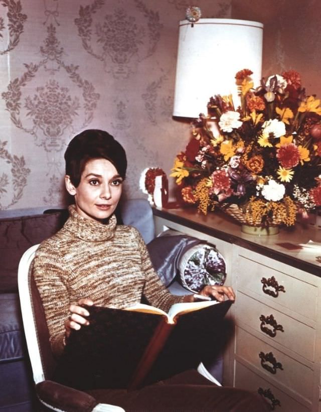 Fabulous Photos of Audrey Hepburn During the filming of 'Wait Until Dark (1967)'