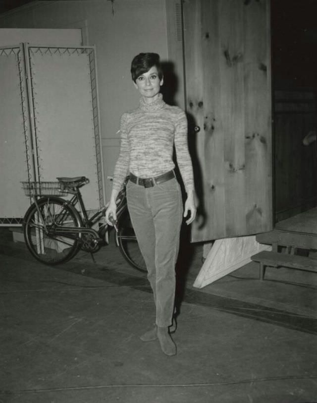 Fabulous Photos of Audrey Hepburn During the filming of 'Wait Until Dark (1967)'