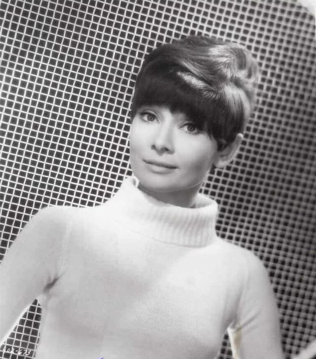 Fabulous Photos of Audrey Hepburn During the filming of 'Wait Until Dark (1967)'