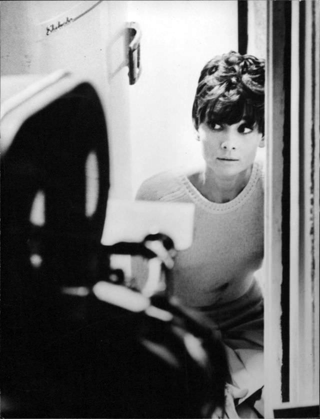 Fabulous Photos of Audrey Hepburn During the filming of 'Wait Until Dark (1967)'