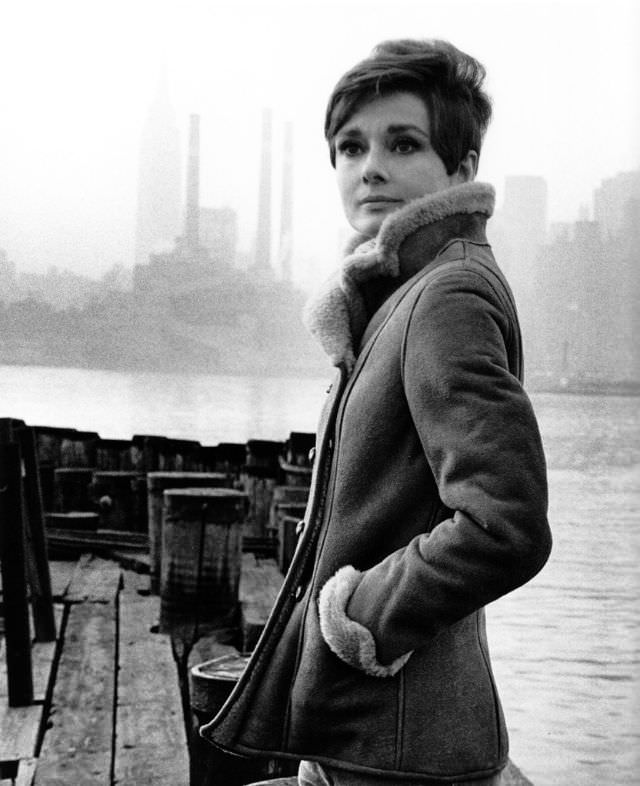 Fabulous Photos of Audrey Hepburn During the filming of 'Wait Until Dark (1967)'