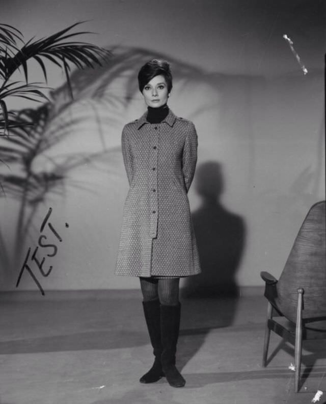 Fabulous Photos of Audrey Hepburn During the filming of 'Wait Until Dark (1967)'