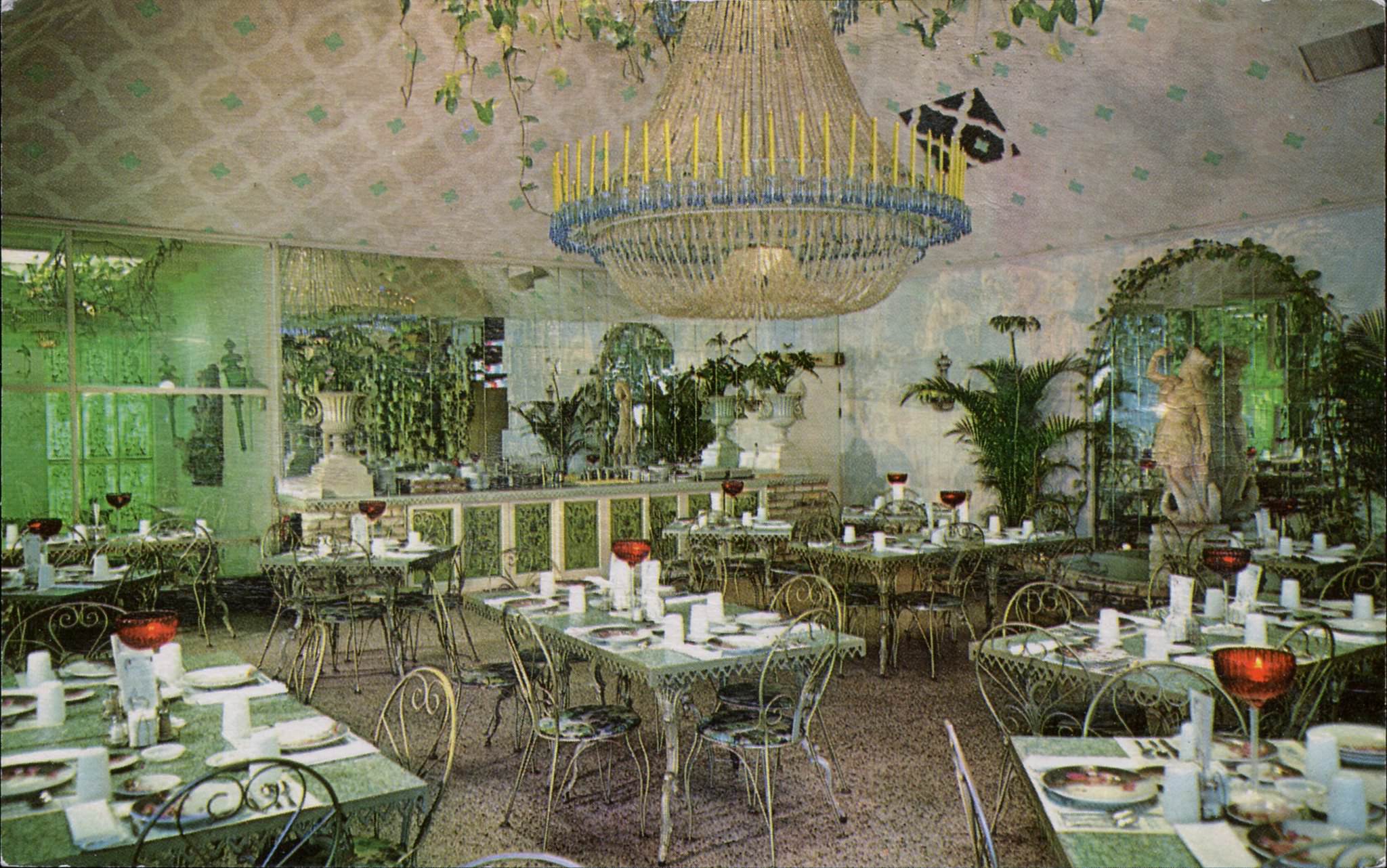 Beautiful and Unique Restaurants of the U.S. from the 1950s