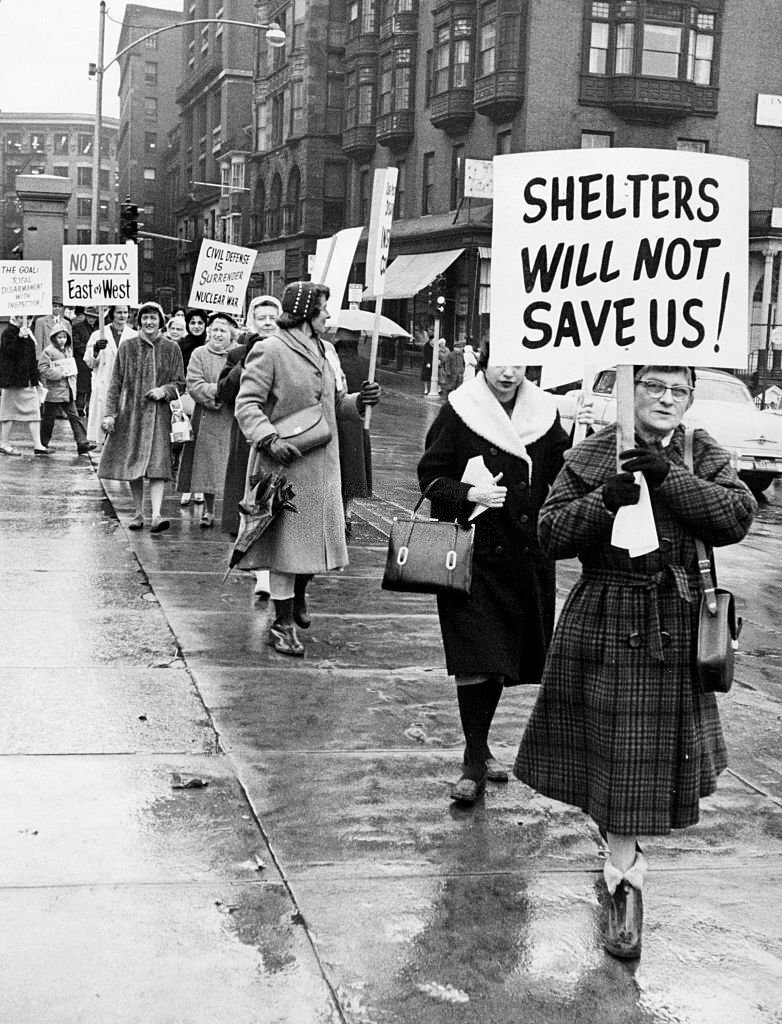 Women picket for peace in front of the Mass. State House in Boston on Jan. 15, 1962.