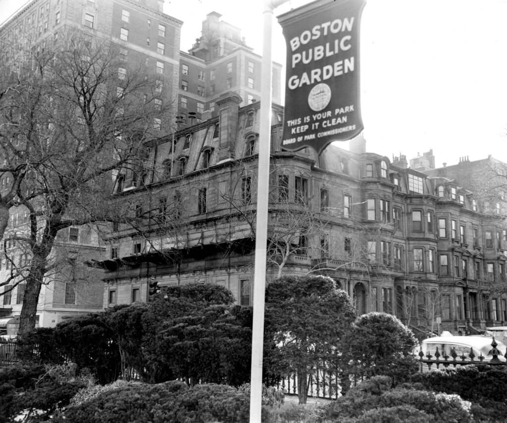 The former Engineers Club at Commonwealth Avenue and Arlington Street, which is set for demolition, Jan. 11, 1962.