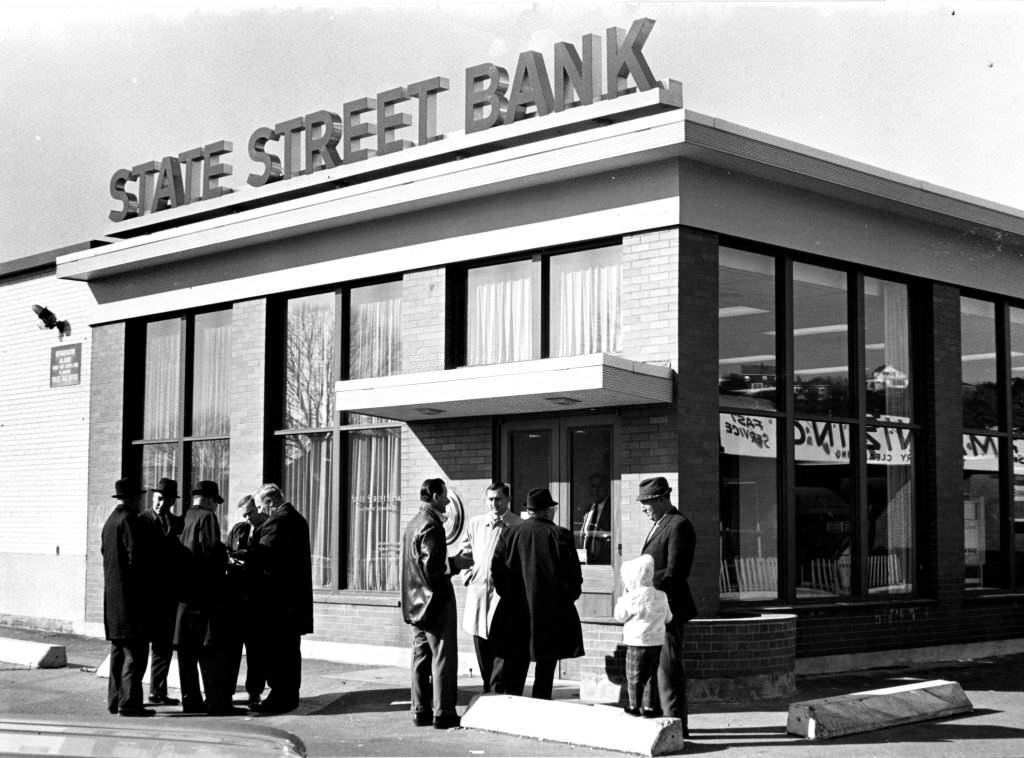 The exterior of a State Street Bank branch on Bennington Street in East Boston on Nov. 6, 1967.
