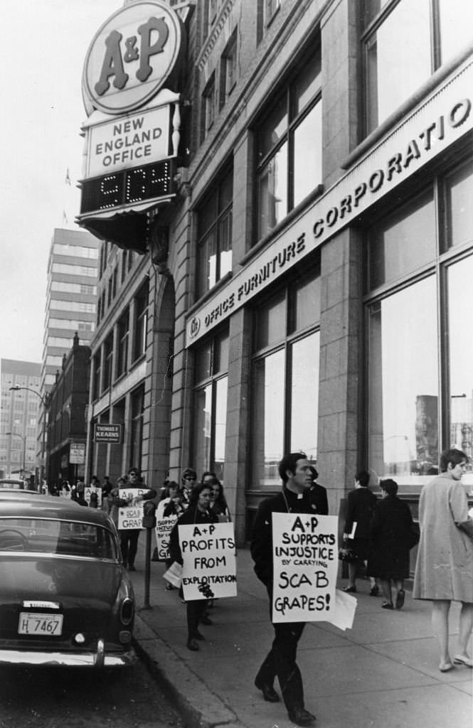 People protest the working condition of grape workers in front of A&P's corporate office in Boston, March 5, 1969.