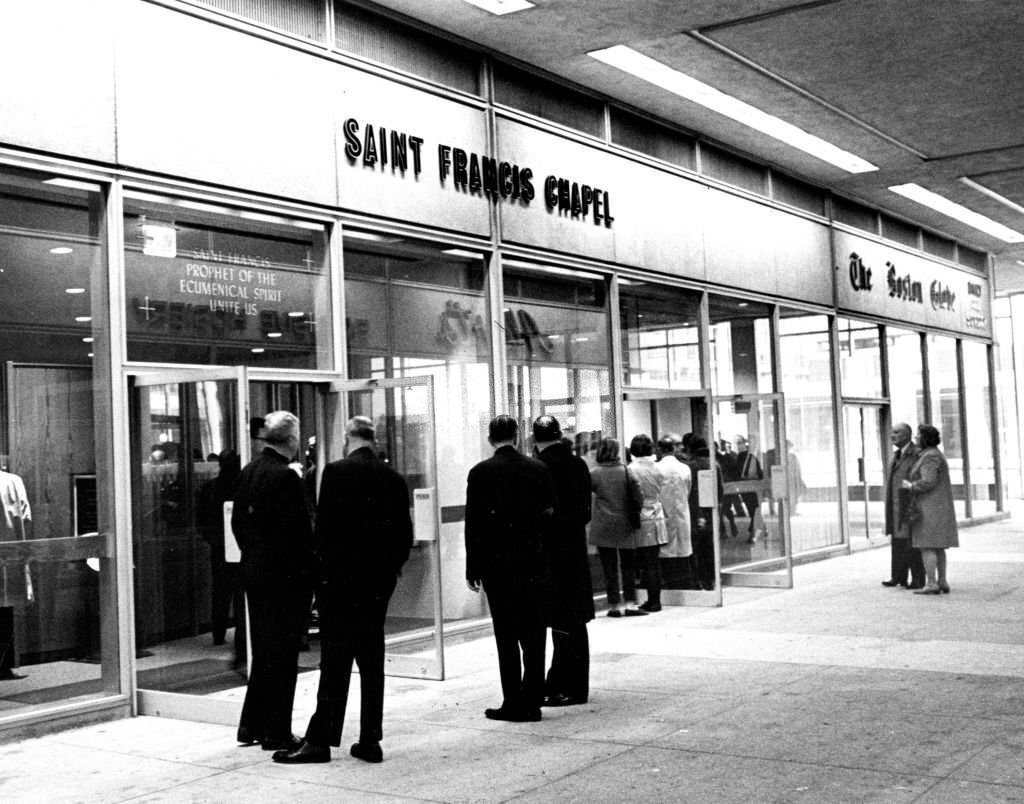 The entrance to the Saint Francis Chapel at the Prudential Building in Boston, next to the entrance to the Boston Globe offices, Nov. 11, 1969.