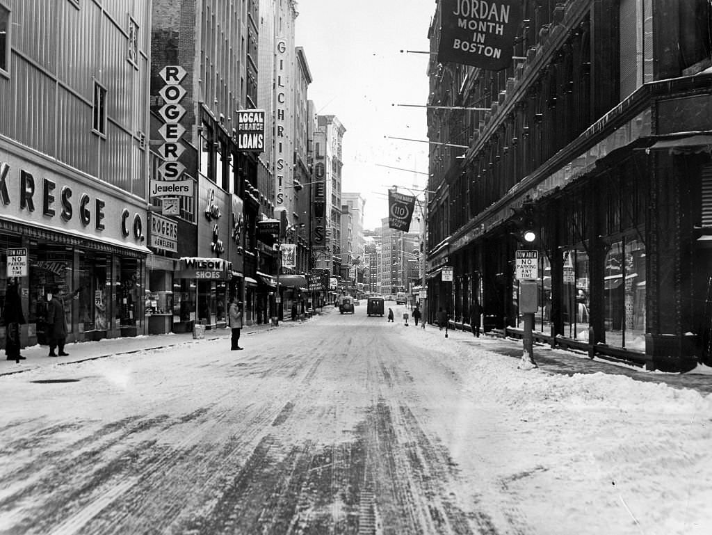 Few people shop on Boston's Washington Street on Jan. 21, 1961. (Photo by William Ennis/The Boston Globe via Getty Images)