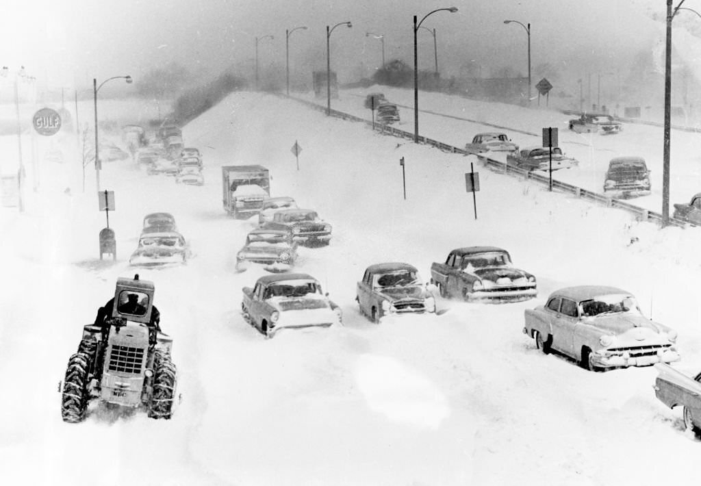 Cars abandoned in the snow block the entrance to Morrissey Boulevard from Kosciuszko Circle in Boston at 3 p.m., 1960.