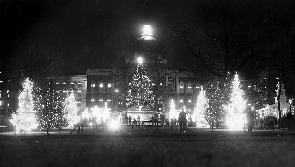 Trees decorated with Christmas festival lights on Boston Common provide a fairyland foreground for the Mass. State House on Nov. 25, 1960. (Photo by Edmund Kelley/The Boston Globe via Getty Images)