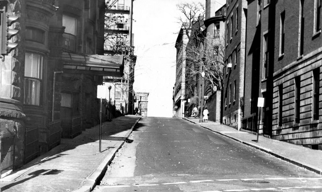 Joy Street in the Beacon Hill neighborhood of Boston free of parked cars in November 1960.