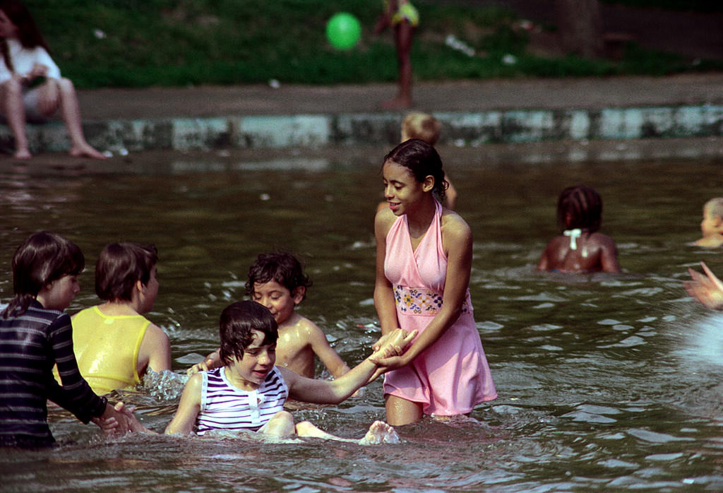 Beautiful Photos of Boston Children Playing on the Streets in the 1970s