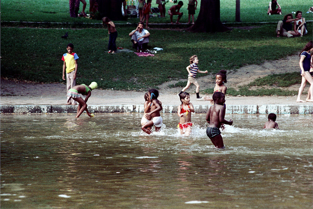 Beautiful Photos of Boston Children Playing on the Streets in the 1970s