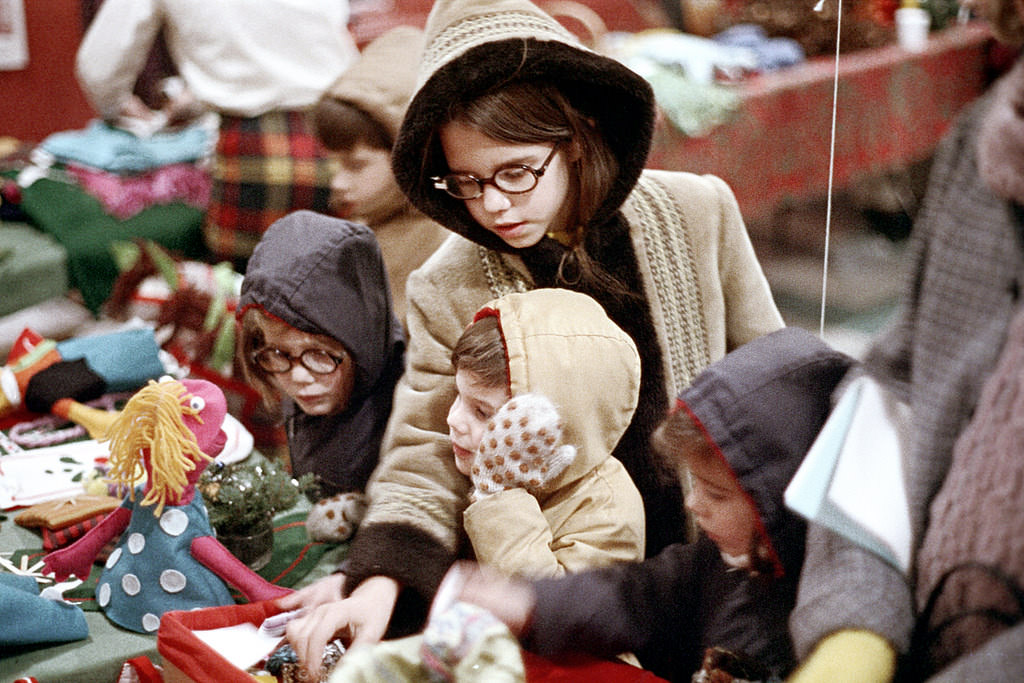 Beautiful Photos of Boston Children Playing on the Streets in the 1970s