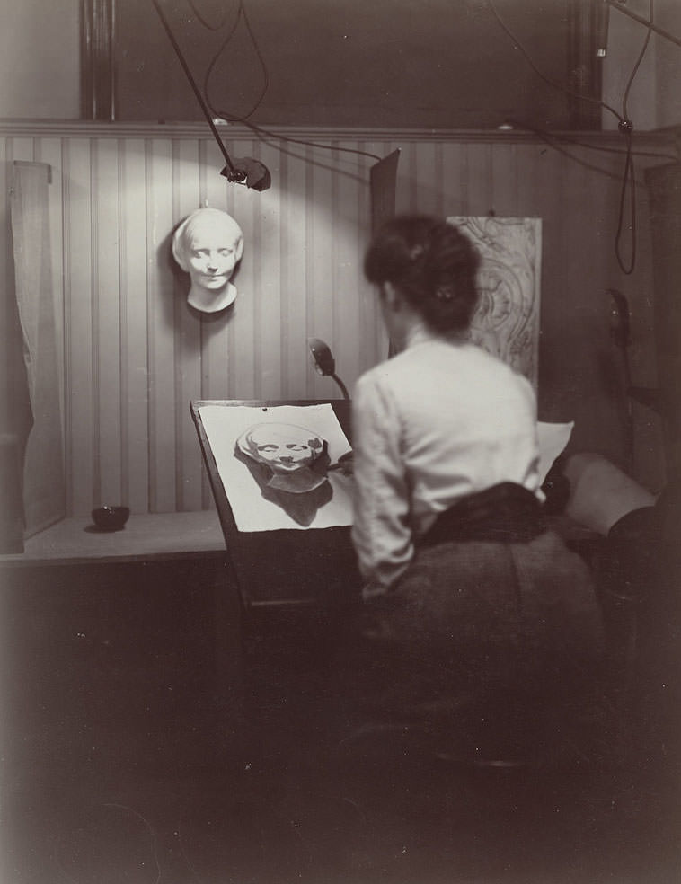 Drawing head and bust at an evening drawing school