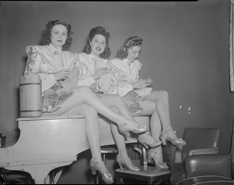 The Backstage Life of Boston Showgirls in the 1940s Through these Fabulous Photos