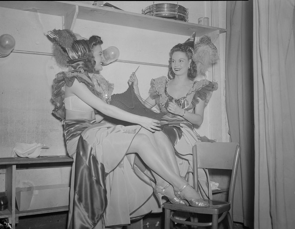 The Backstage Life of Boston Showgirls in the 1940s Through these Fabulous Photos