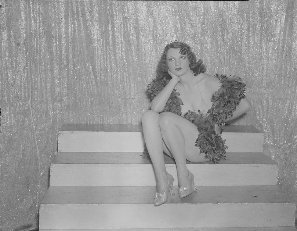 The Backstage Life of Boston Showgirls in the 1940s Through these Fabulous Photos