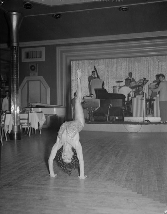 The Backstage Life of Boston Showgirls in the 1940s Through these Fabulous Photos