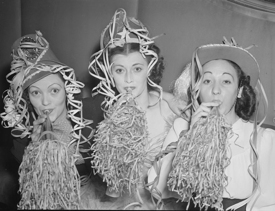 The Backstage Life of Boston Showgirls in the 1940s Through these Fabulous Photos