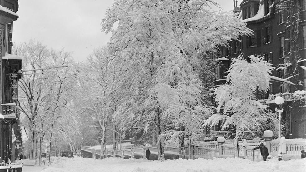 Mt. Vernon St. after a big snowstorm, 1923