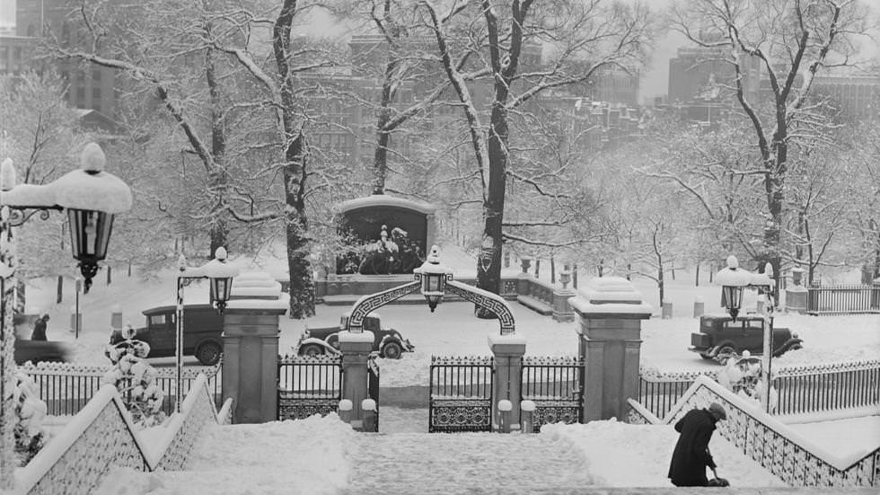 Beacon Street snow scene from State House, 1934