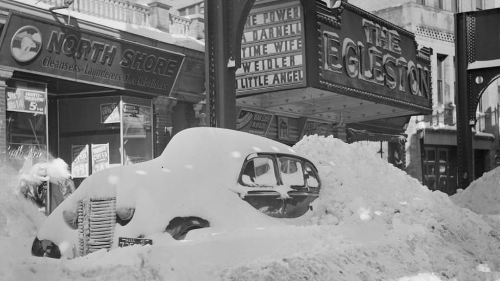 Snow-covered automobile, 1939