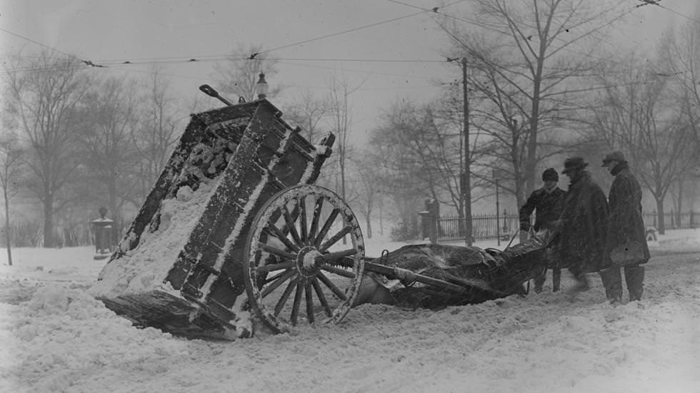 Horse and wagon accident next to Common, 1920